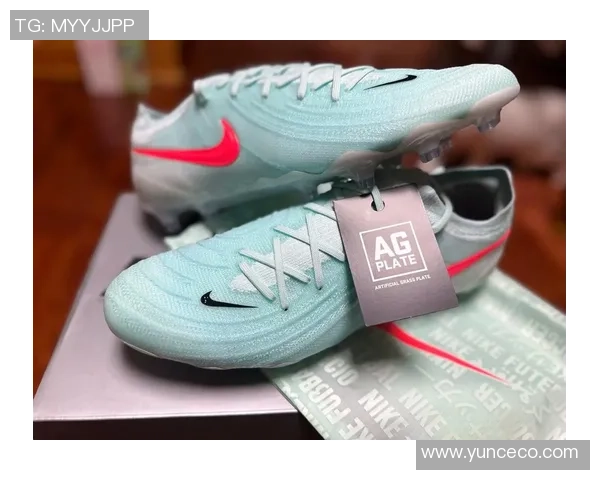 暗煞足球鞋助力球星驰骋绿茵场展现锋利攻击力与卓越控球技巧