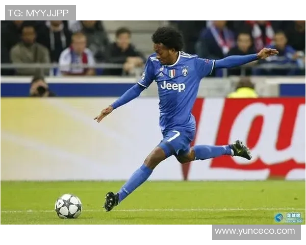 温暖笑容与足球梦想交织的球星头像,展现无尽激情与坚持的力量 温暖笑容与足球梦想交织的球星头像,展现无尽激情与坚持的力量