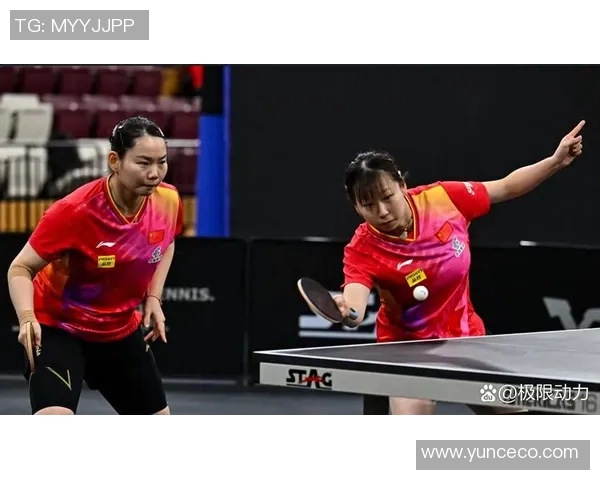 足球与乒乓跨界对抗赛球星同台竞技挑战极限技巧